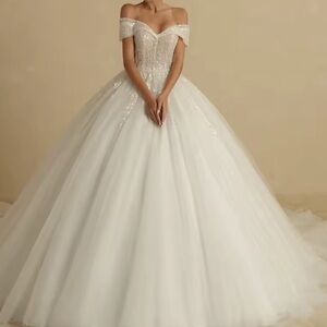 NEW $985 Cinderella Luxe Beaded Wedding Dress Elegant Off-Shoulder White Gown